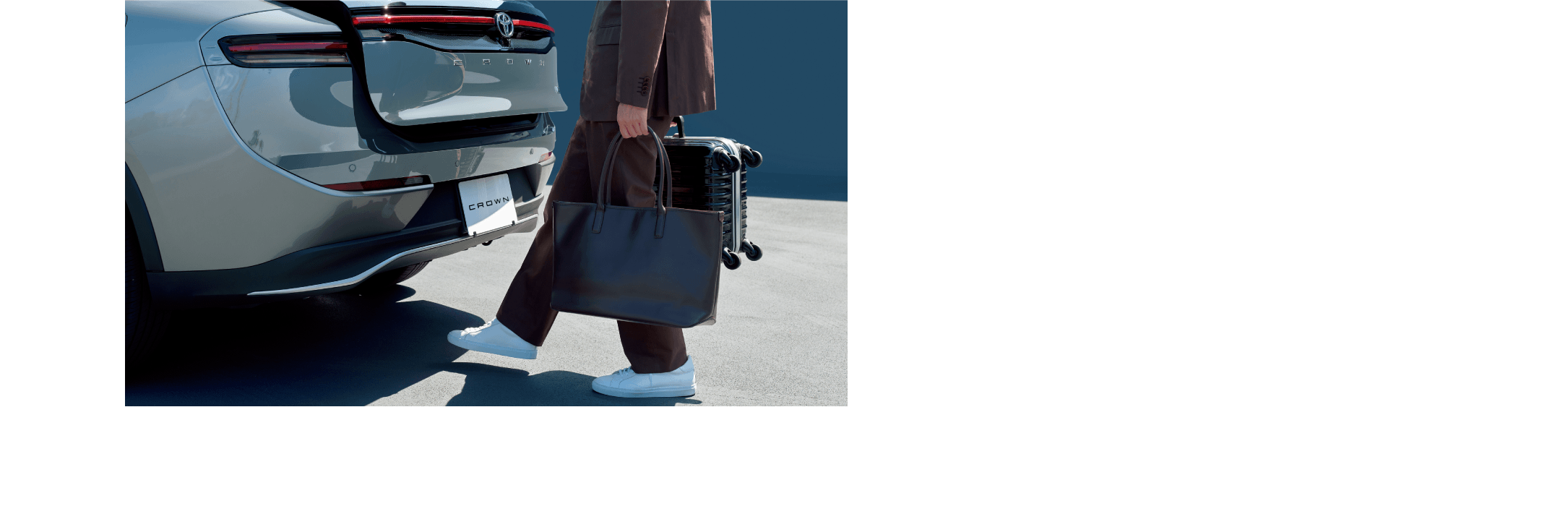 ハンズフリーパワートランクリッド リアバンパーの下に足を差し入れるだけでトランクリッドが自動開閉