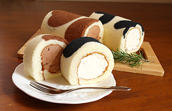 牛柄のロールケーキ各1,400円(税込)