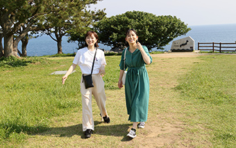 全国に16カ所しかない「のぼれる灯台」の1つでもある潮岬のシンボル。