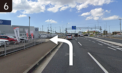 約100m進むと入り口があり左折します。